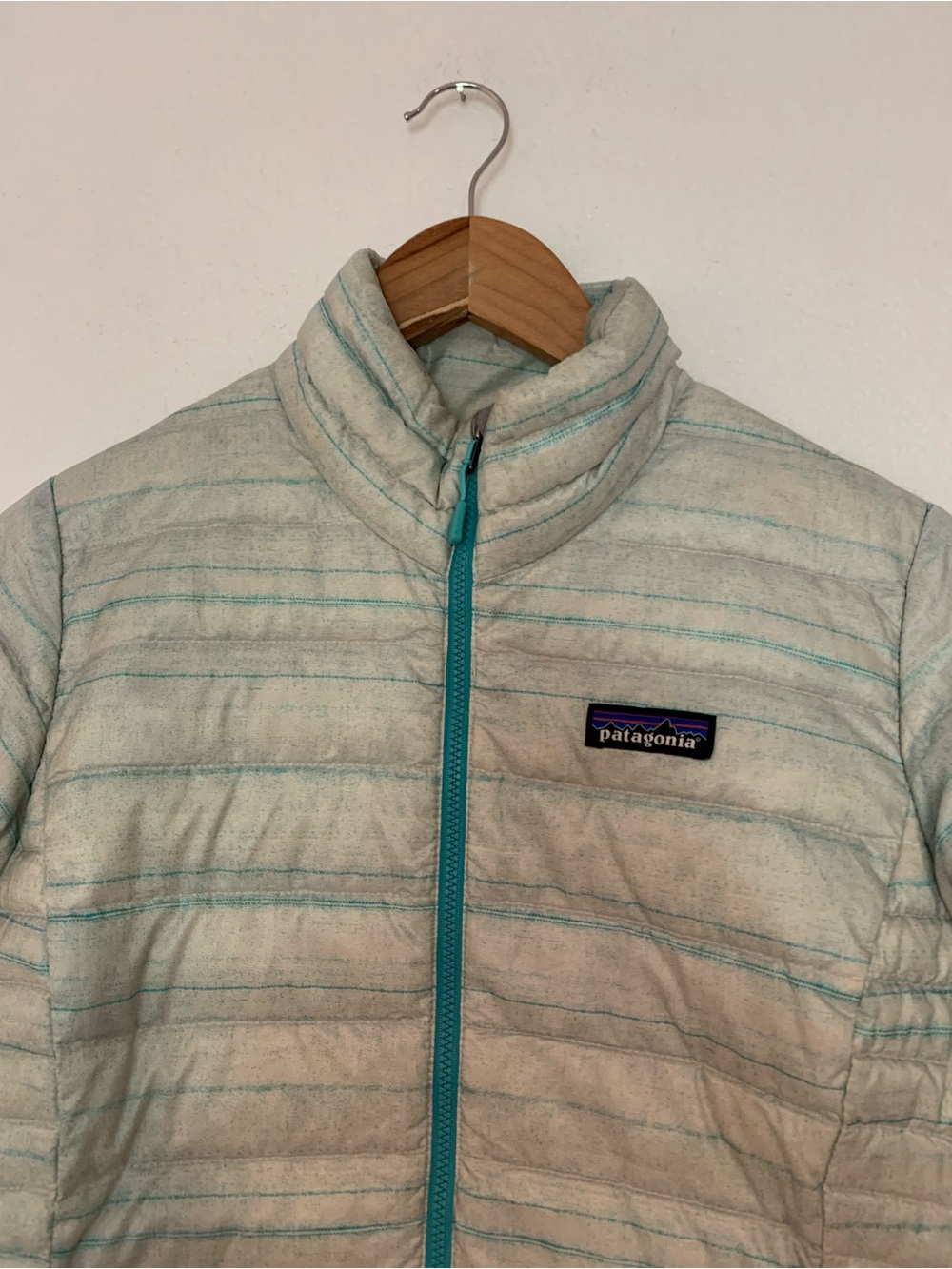 Patagonia Women's Light Mint Quilted Puffer Jacket with Teal Zippers | S - Picture 6 of 13